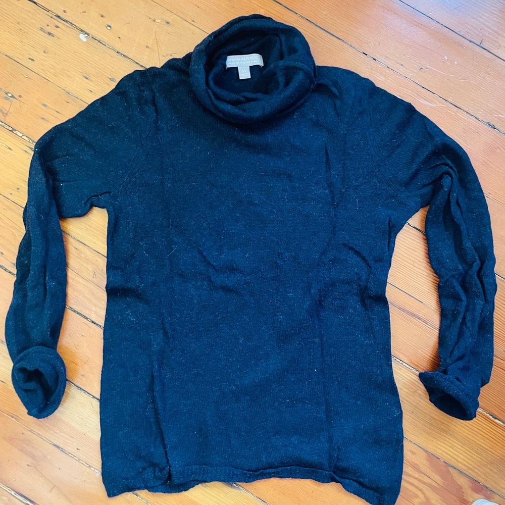 90’s Banana Republic slim fitting turtleneck.